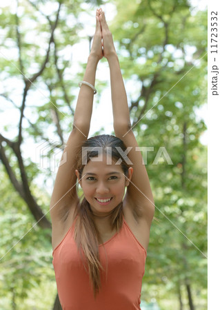 young woman yoga 11723532