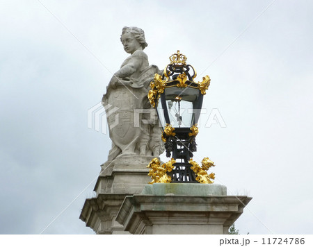 イギリスの街中にある彫刻 イギリスの街中にある彫刻 11724786