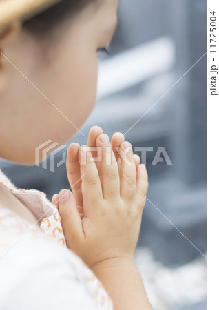 お墓参り 11725004