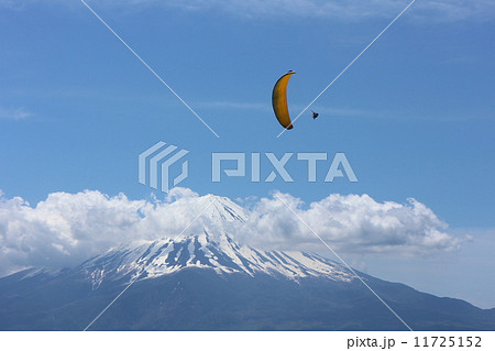 富士山とパラグライダー 富士山とパラグライダー 11725152