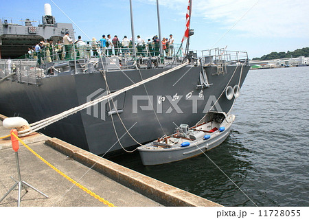 護衛艦「いかづち」の入港風景 護衛艦「いかづち」の入港風景 11728055