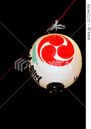 巴（ともえ）紋の提燈（お祭りイメージ） 11729438