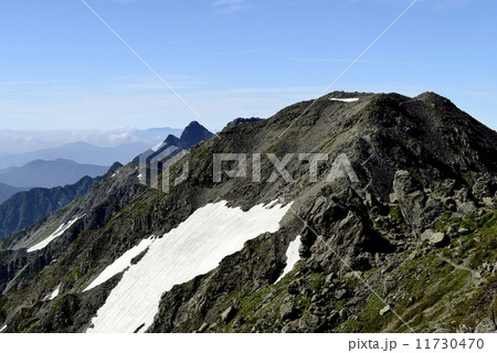 槍ヶ岳山荘から見た穂高山塊（撮影地：槍ヶ岳山荘） 11730470