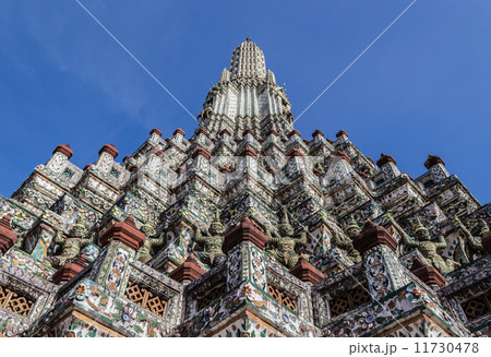 The Temple of Dawn, Wat Arun, Close-up the top of pagoda The Temple of Dawn, Wat Arun, Close-up the top of pagoda 11730478
