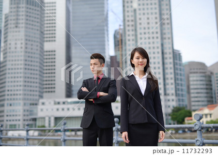 Businessman in city 11732293