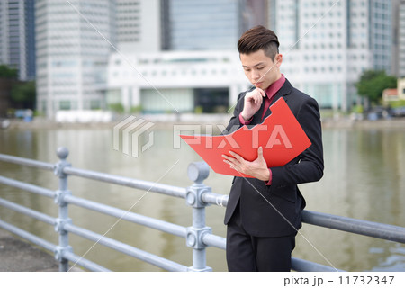 Businessman in city 11732347