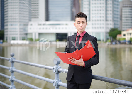 Businessman in city 11732349