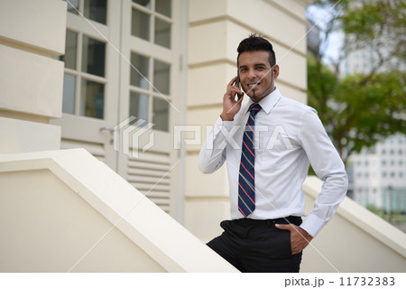 Businessman in city 11732383