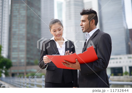 Businessman in city 11732644