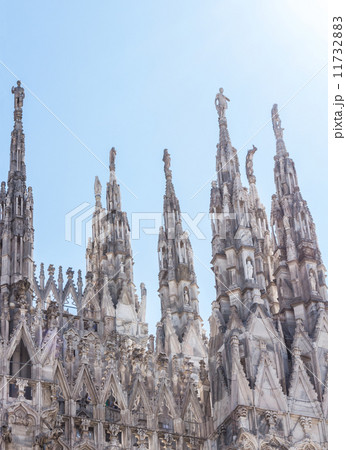 イタリア ミラノのドゥオーモ 大聖堂 尖塔部分3:横から イタリア ミラノのドゥオーモ 大聖堂 尖塔部分3:横から 11732883