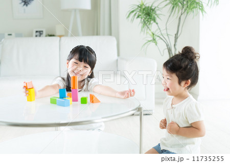 仲の良い幼児2人 仲の良い幼児2人 11735255