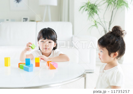 仲の良い幼児2人 仲の良い幼児2人 11735257
