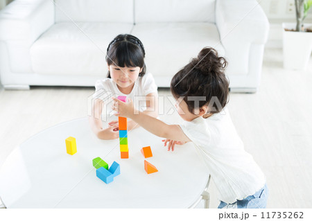 仲の良い幼児2人 仲の良い幼児2人 11735262