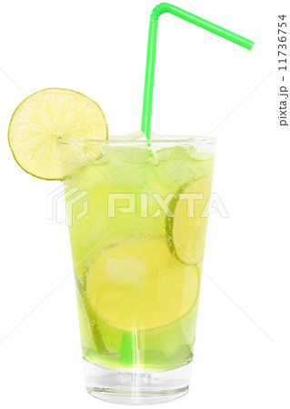 Lemonade with lime and ice cubes 11736754