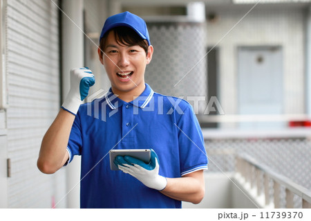 作業員 配達員 宅配員 引越 (男性 仕事 ビジネス 働く 30代 ビジネスマン) 11739370