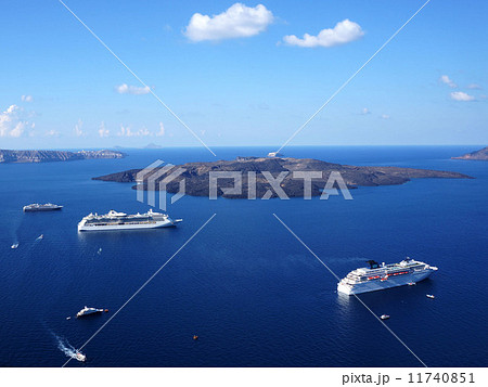 ギリシャ火山と船 11740851