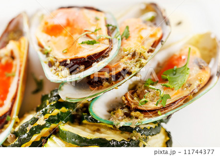 mussels with zucchini 11744377