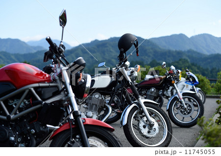 夏のバイクツーリング 宮ケ瀬湖の写真素材