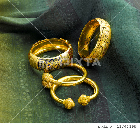 Thai ancient style gold bracelets 11745199