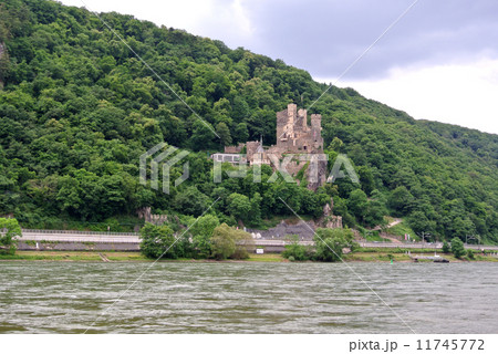 ドイツ　ライン渓谷の古城　ラインシュタイン城 11745772