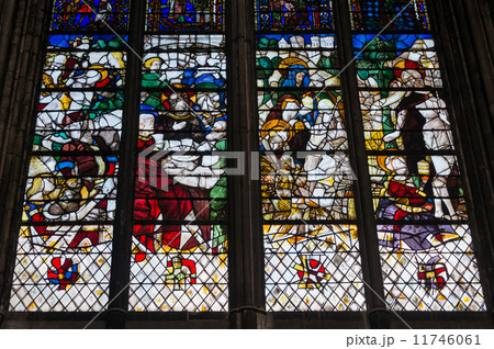 ルーアンのノートルダム大聖堂のステンドグラス 11746061