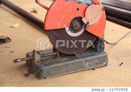 Worker cutting steel rod 11747459