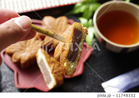 宮島銘菓 もみじ饅頭持ち上げVer 宮島銘菓 もみじ饅頭持ち上げVer 11748332