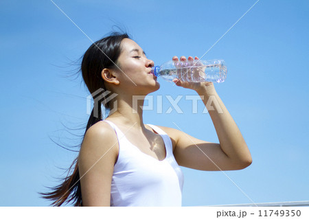 Asian woman drinking water 11749350