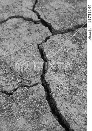 close-up of dry dracked soil ground 11751146