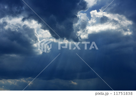 Dramatic sky 11751838