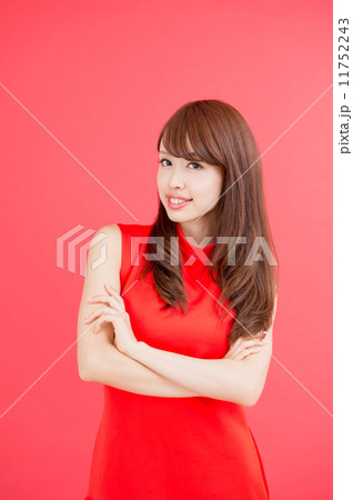 赤いワンピースの女性(赤バック) 赤いワンピースの女性(赤バック) 11752243
