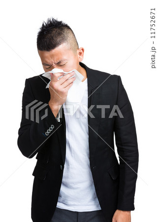 Asian man sneeze 11752671