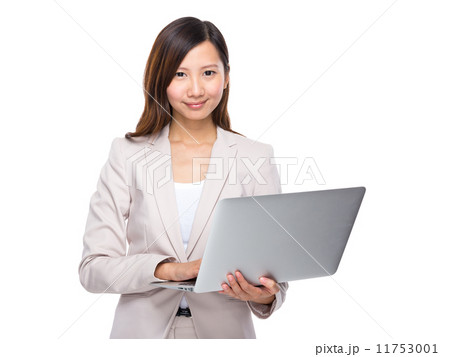 Businesss woman use notebook computer Businesss woman use notebook computer 11753001