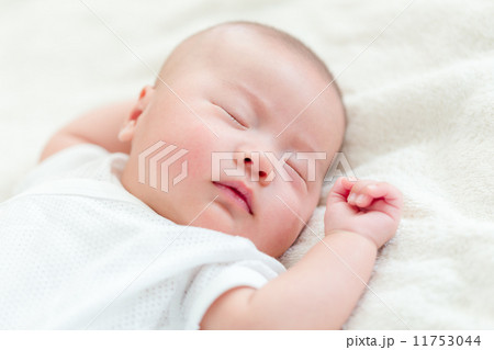 One mouth new born baby sleeping One mouth new born baby sleeping 11753044