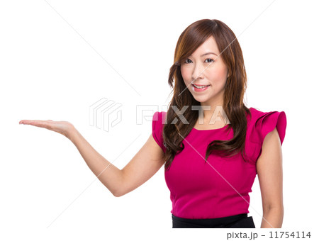 Business woman present by hand Business woman present by hand 11754114