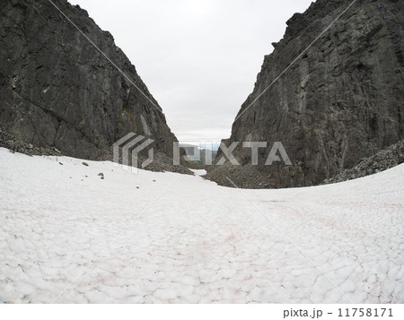 snowfield in the mountains. hibiny 11758171