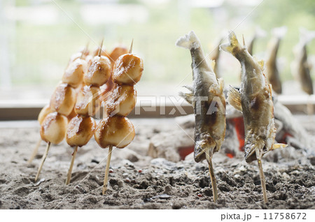 鮎の塩焼きと串だんごの写真素材