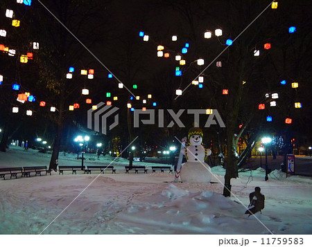 snowman in park, Riga snowman in park, Riga 11759583