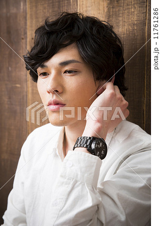 若い男性 11761286