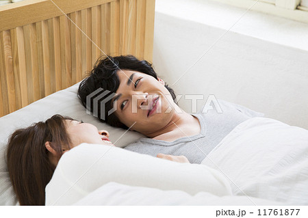 男女夜ベッド | 女性からデートに誘う – QBPSBG
