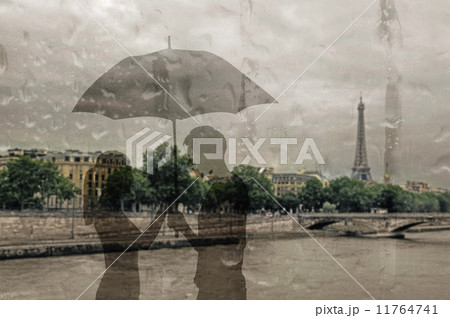 ouple holding umbrella ouple holding umbrella 11764741