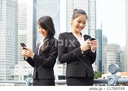 Texting in the City Texting in the City 11766599