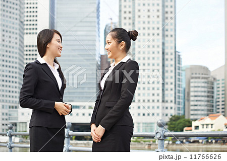 Chatting in the City 11766626