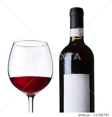 赤ワイン グラスとボトル 切り抜きの写真素材