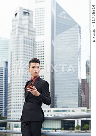 Businessman Texting in the City 11766814