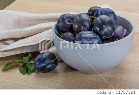 Ripe fresh plum Ripe fresh plum 11767531