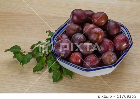 Plums in the bowl Plums in the bowl 11769255