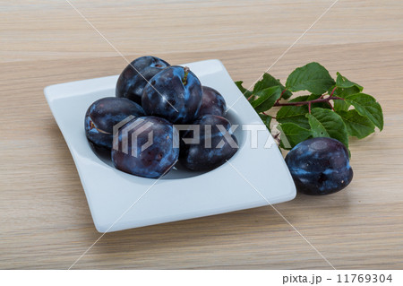 Fresh plums Fresh plums 11769304