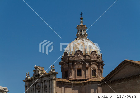 Great church in center of Rome, Italy. 11770638