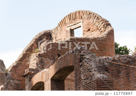 Building ruins and ancient columns in Rome, Italy Building ruins and ancient columns in Rome, Italy 11770897